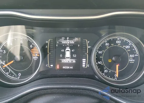 2019 Jeep Cherokee Latitude 4X4 z USA, uszkodzony, nr VIN 1C4PJMCB4KD367298